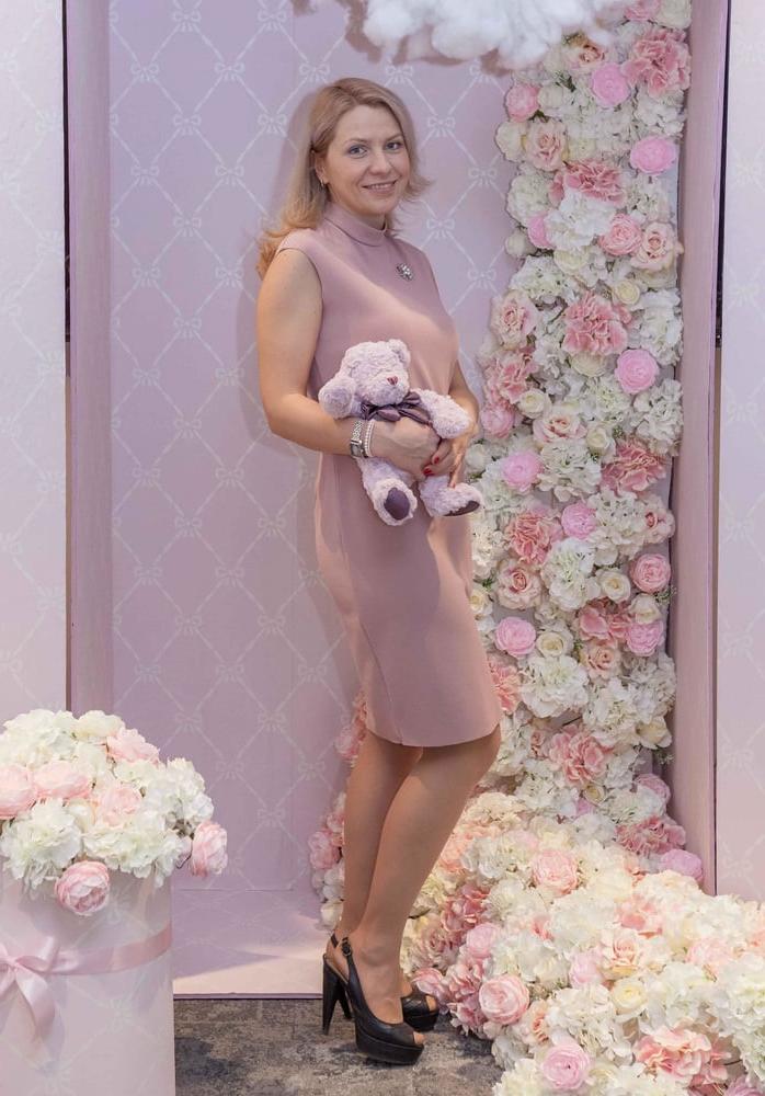 25P Married Russian Bitches Pantyhosed at a Wedding Show