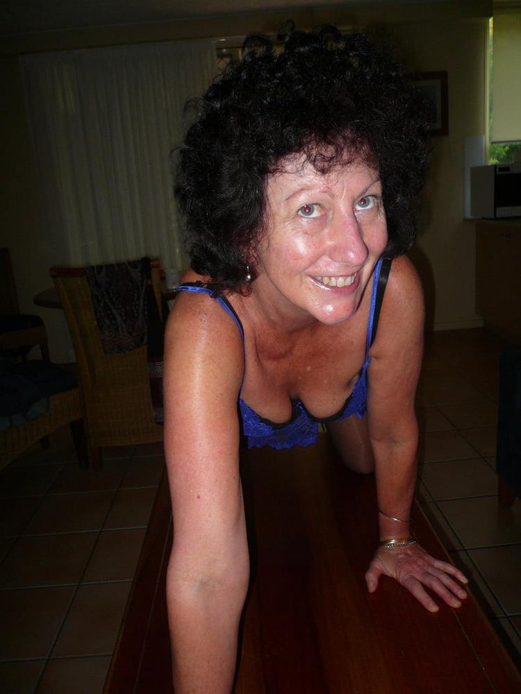 25P 5. Aussie wife exposed