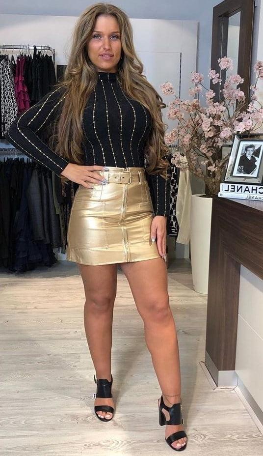 25P Hot Dutch amateur fashionstore owner in Leather and boots