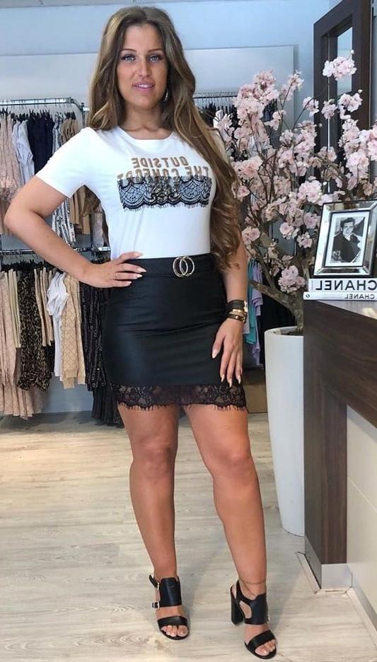 25P Hot Dutch amateur fashionstore owner in Leather and boots