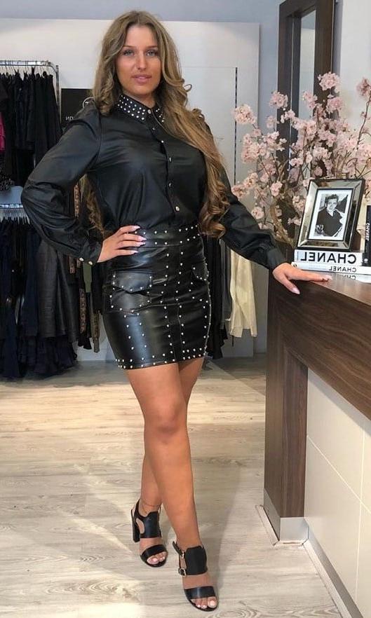 25P Hot Dutch amateur fashionstore owner in Leather and boots