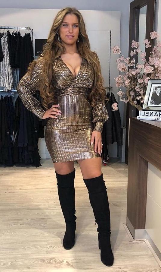 25P Hot Dutch amateur fashionstore owner in Leather and boots