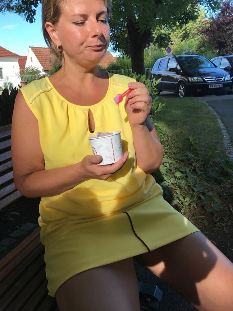 25P Mature Wife