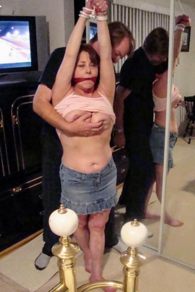 25P SDRUWS2 -  BDSM GRANNY WIFE ELY MOORE THREESOME WITH FRIEND