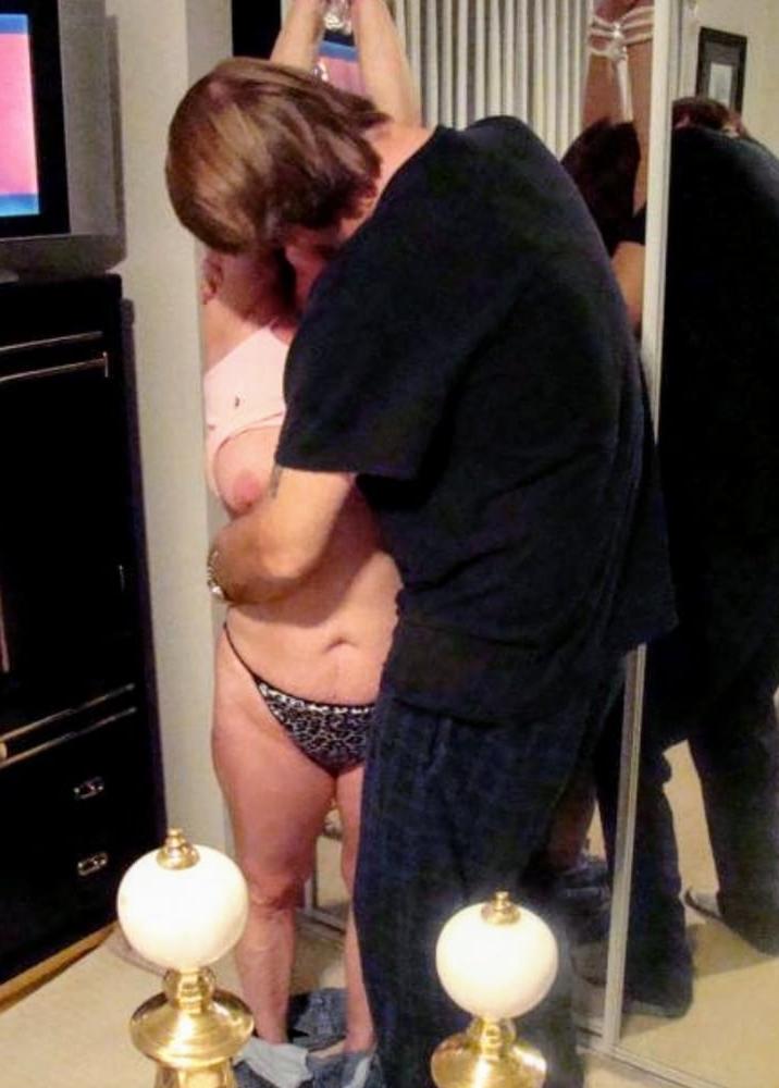 25P SDRUWS2 -  BDSM GRANNY WIFE ELY MOORE THREESOME WITH FRIEND