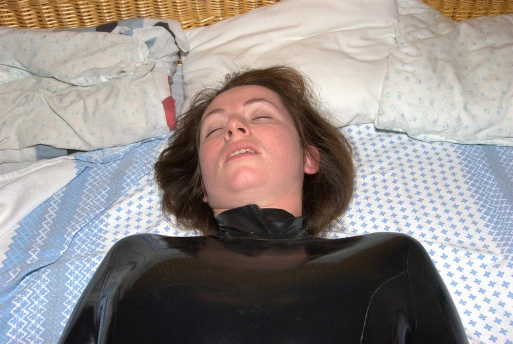 25P British Latex Wife