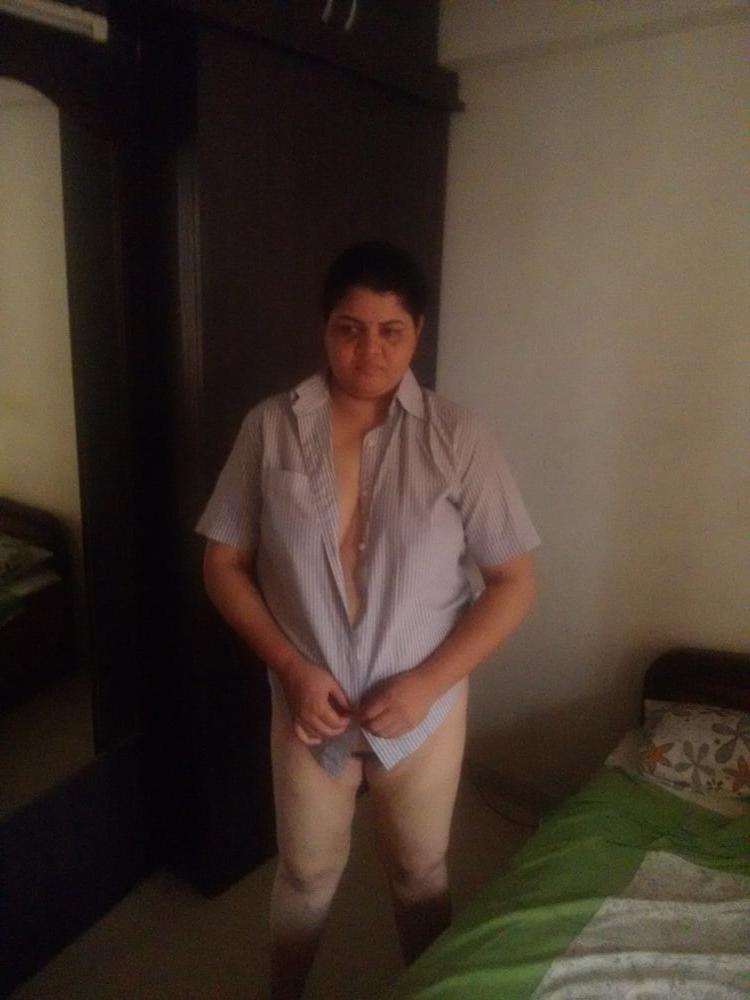 25P Indian matuer aunty