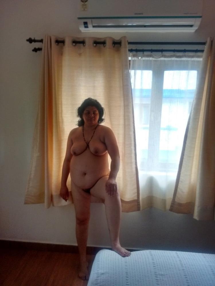 25P Indian matuer aunty
