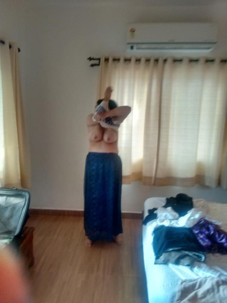 25P Indian matuer aunty