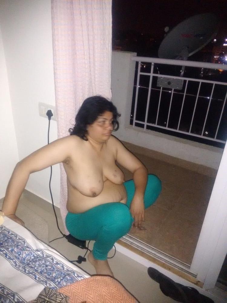 25P Indian matuer aunty