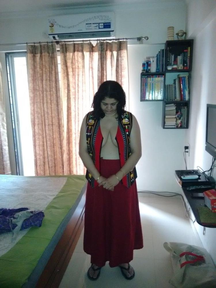25P Indian matuer aunty