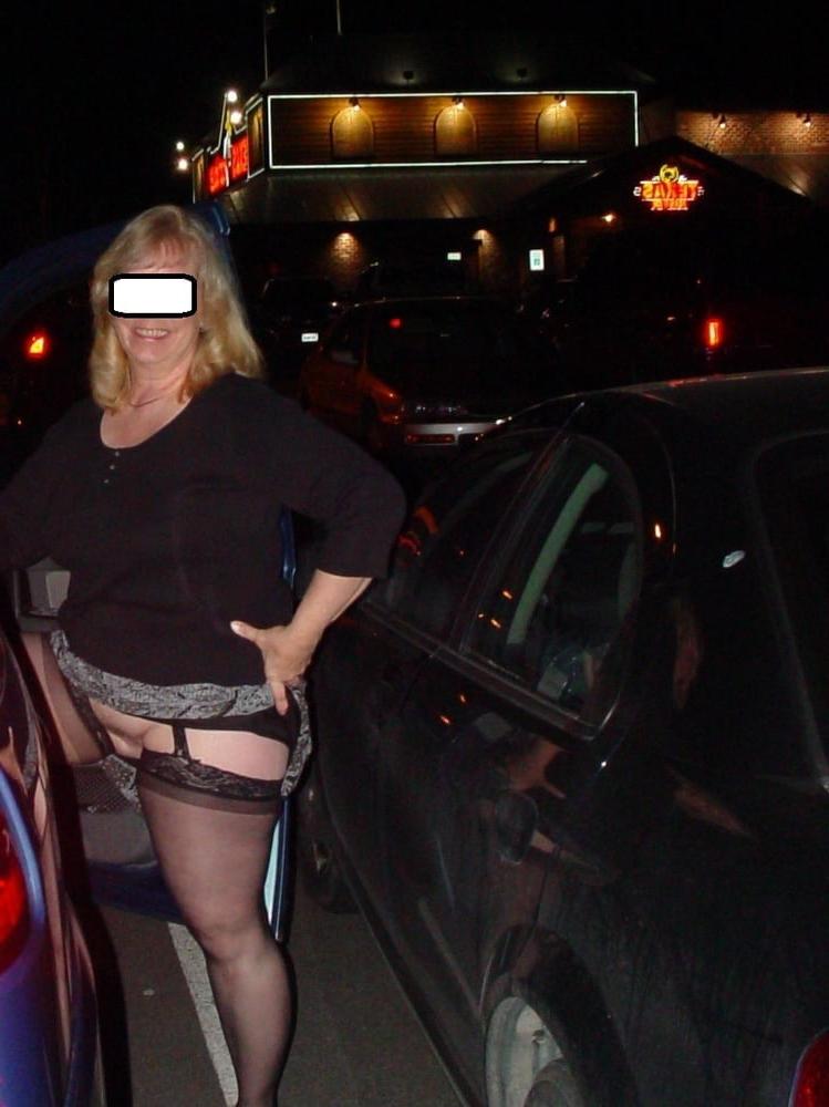 25P Hubby loves to show off Mature wife