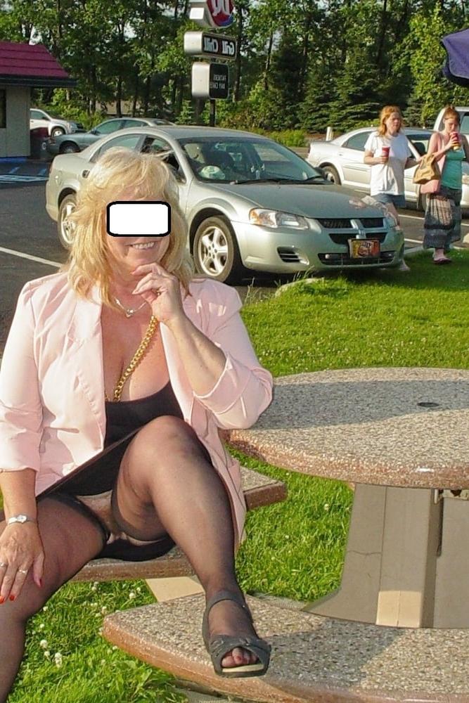 25P Hubby loves to show off Mature wife