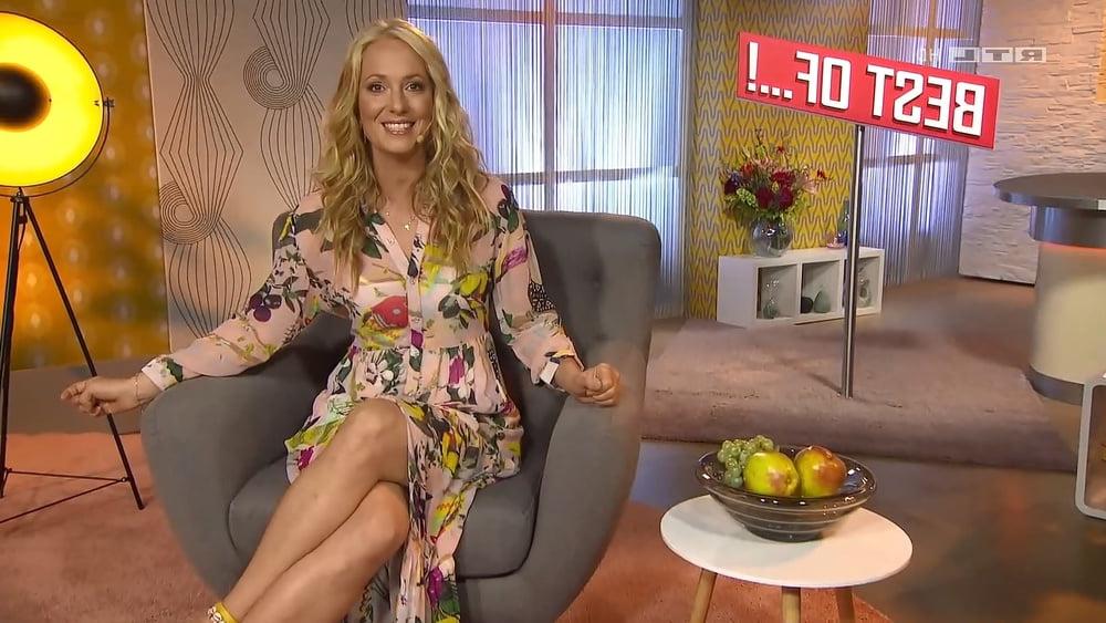 25P German TV Milf Angela Finger Erben
