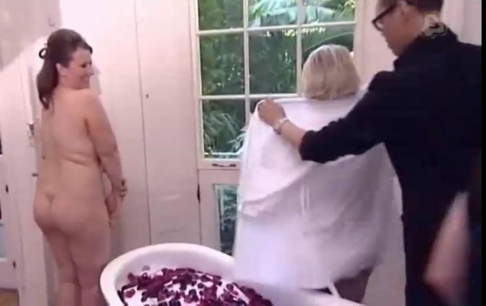 19P Margaret and Maria How to Look Good Naked photoshoot