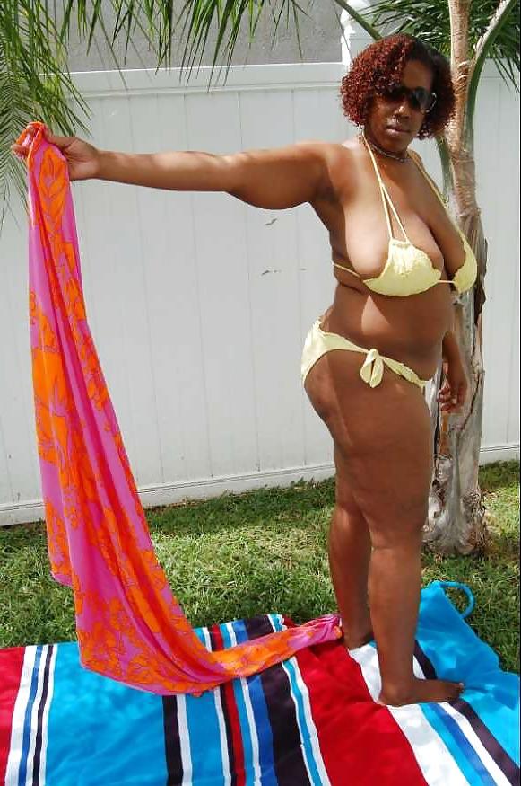 25P Big Girlz Need Love (Bikini Edition)