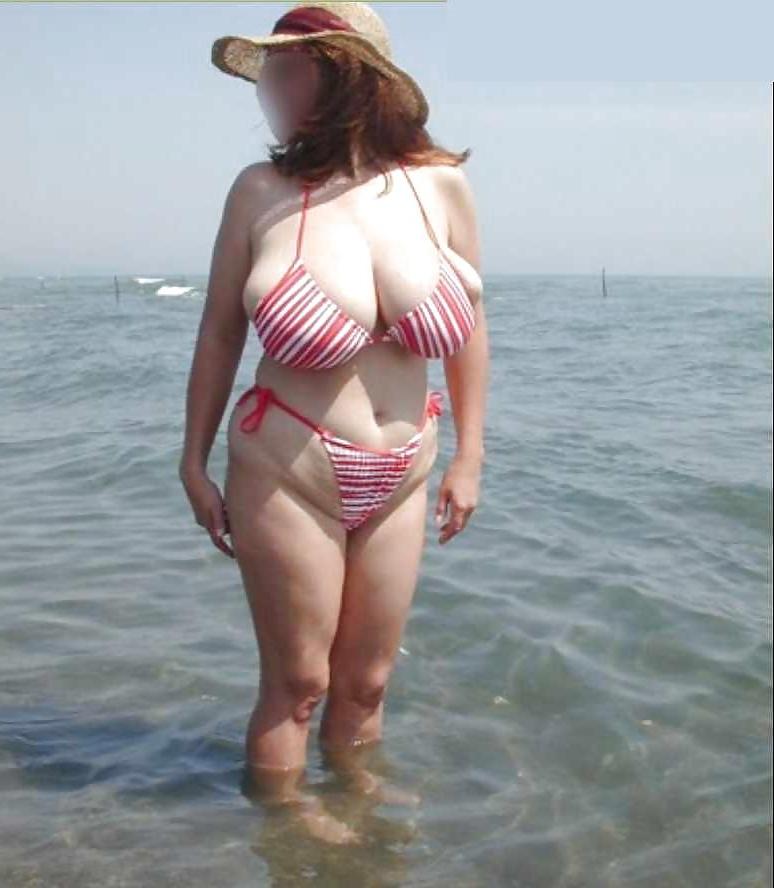 25P Big Girlz Need Love (Bikini Edition)