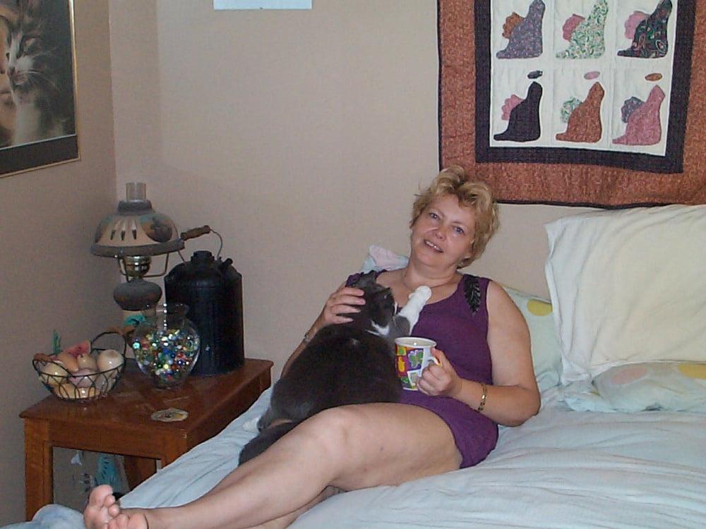 25P 5. Canadian mature wife exposed by hubby