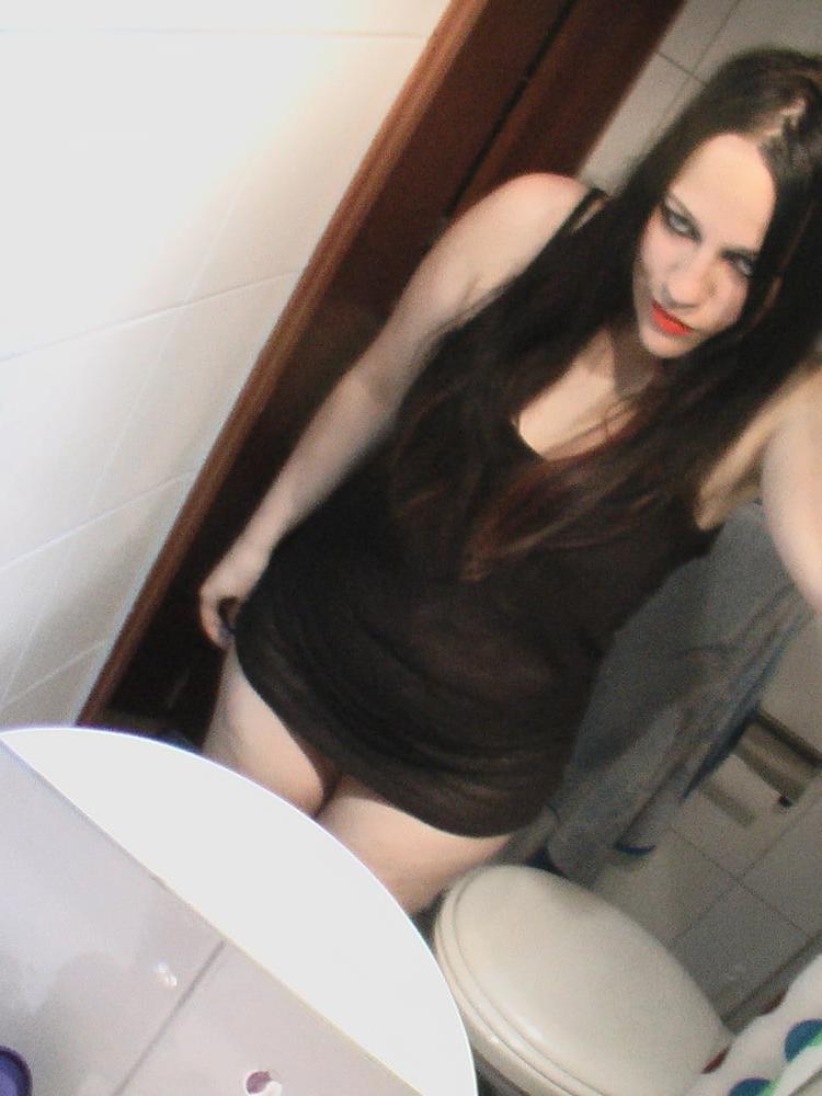 8P German Slut want to be exposed