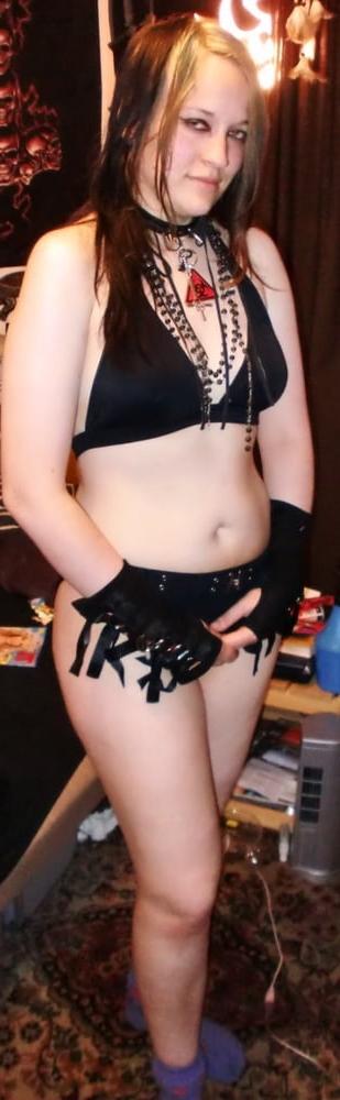 8P German Slut want to be exposed