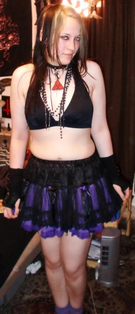 8P German Slut want to be exposed