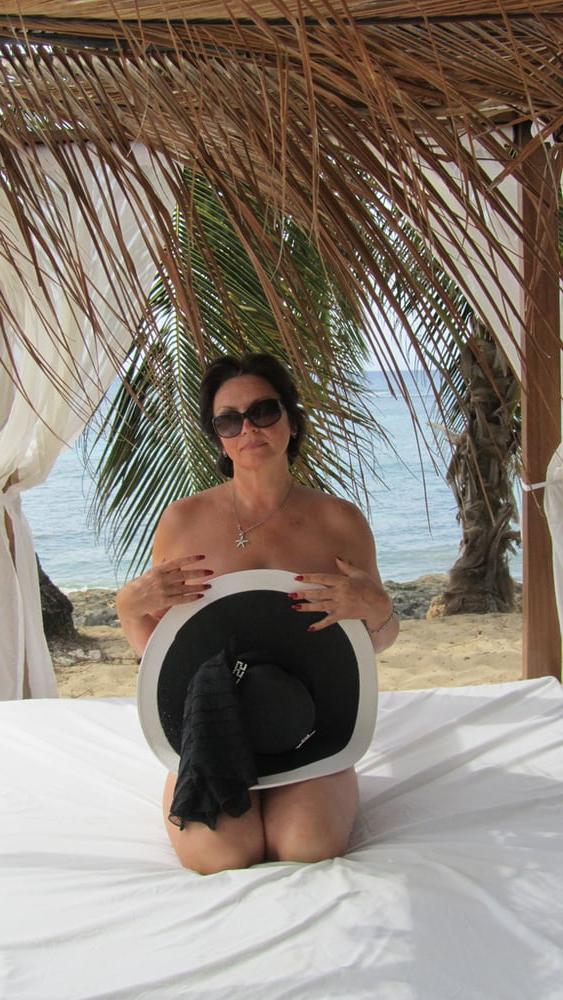 25P 5.Canadin wife exposed