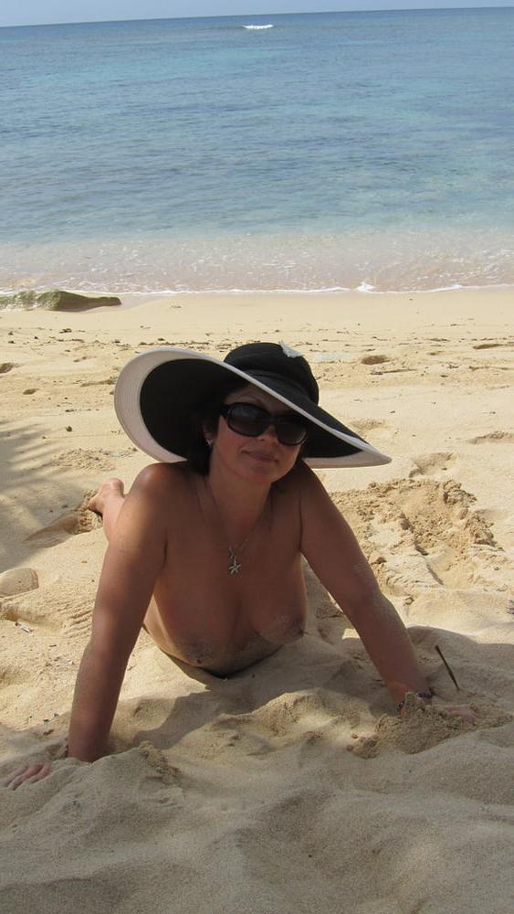 25P 5.Canadin wife exposed