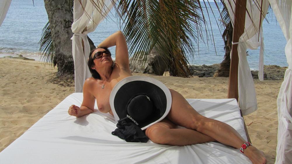 25P 5.Canadin wife exposed