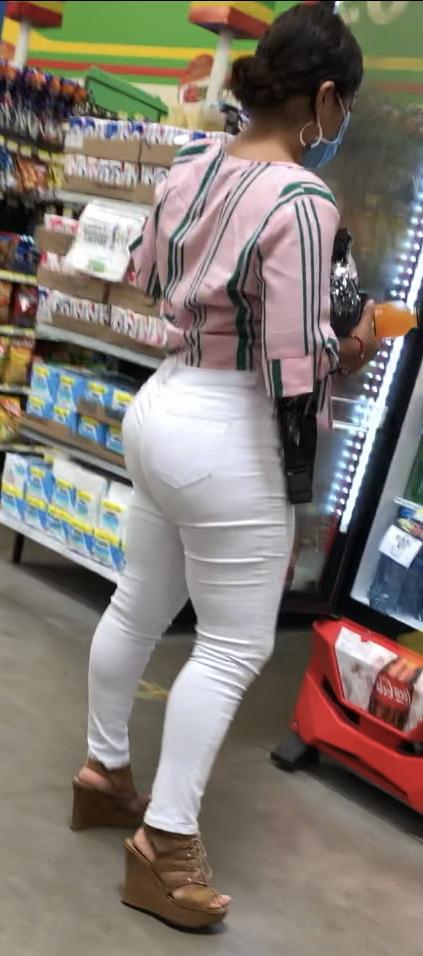 25P BIG ASS IN WHITE JEANS