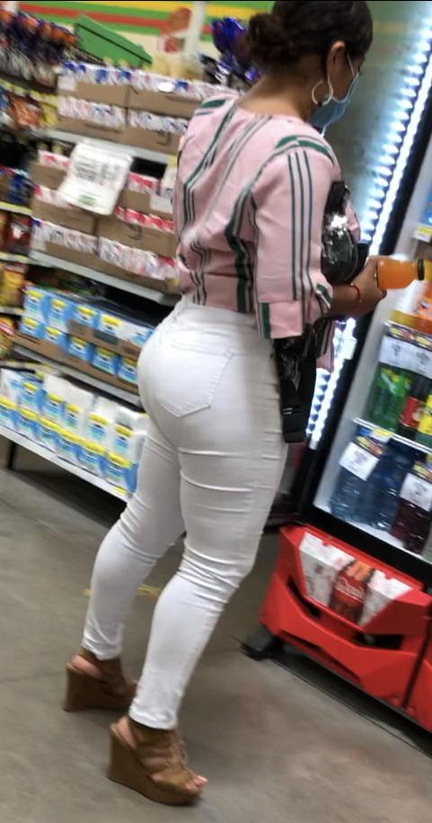 25P BIG ASS IN WHITE JEANS