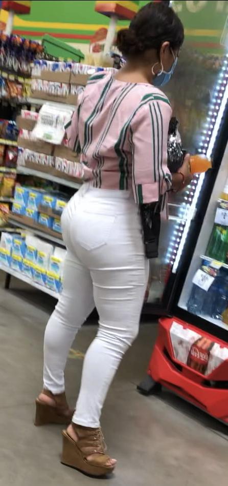 25P BIG ASS IN WHITE JEANS