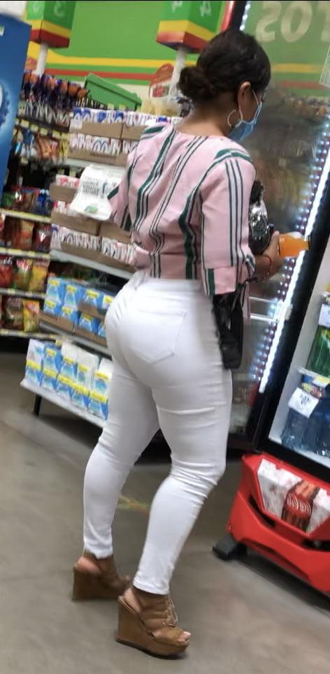 25P BIG ASS IN WHITE JEANS