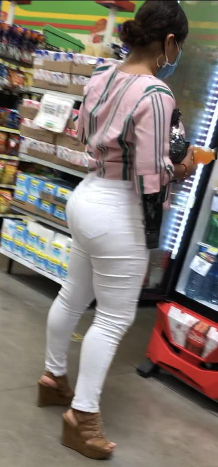 25P BIG ASS IN WHITE JEANS