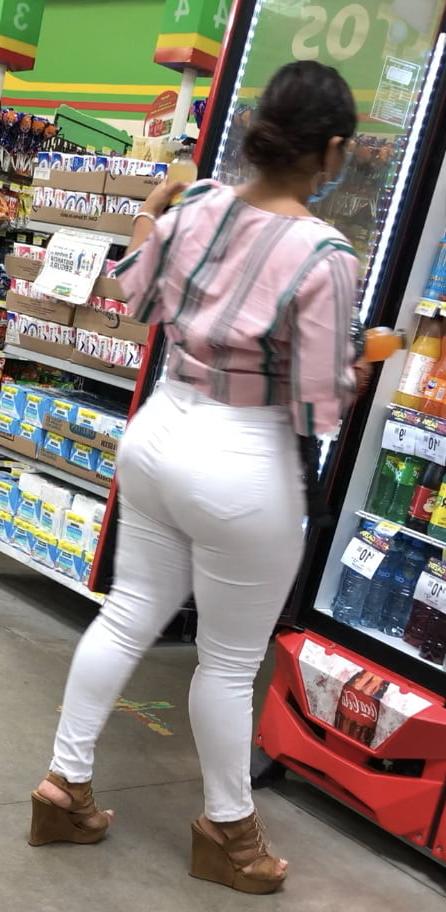 25P BIG ASS IN WHITE JEANS