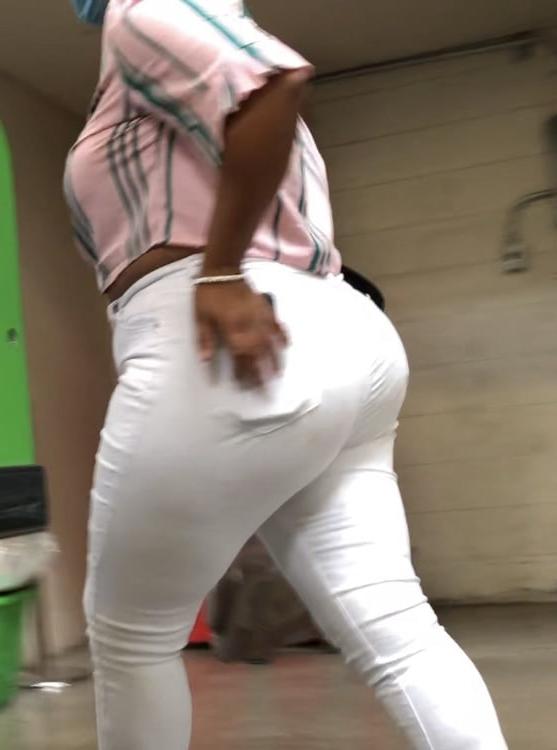 25P BIG ASS IN WHITE JEANS