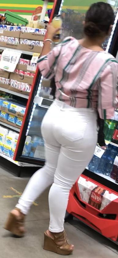 25P BIG ASS IN WHITE JEANS
