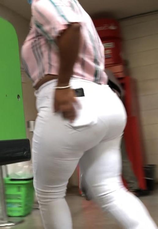 25P BIG ASS IN WHITE JEANS