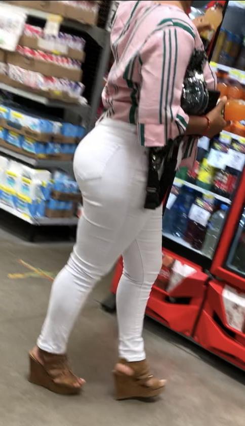 25P BIG ASS IN WHITE JEANS