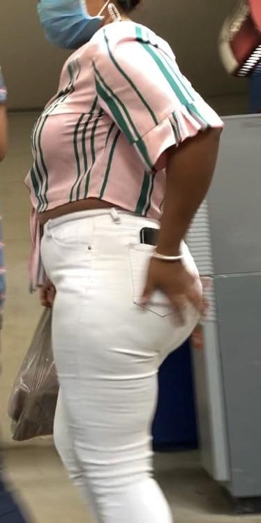 25P BIG ASS IN WHITE JEANS