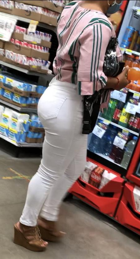 25P BIG ASS IN WHITE JEANS