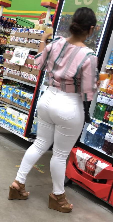 25P BIG ASS IN WHITE JEANS