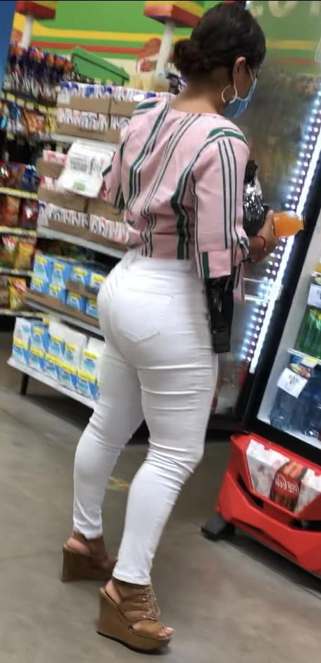 25P BIG ASS IN WHITE JEANS