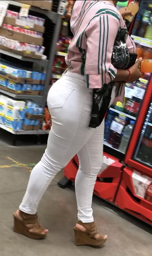 25P BIG ASS IN WHITE JEANS