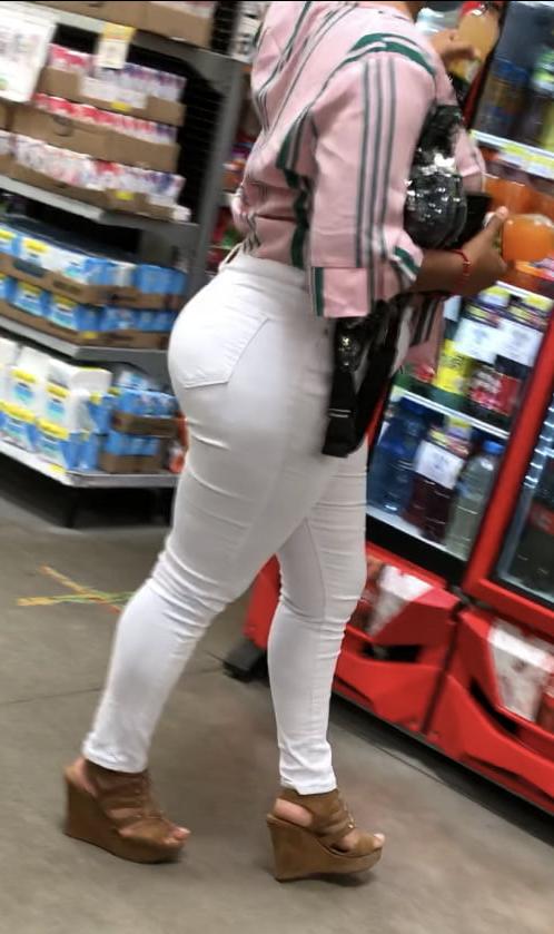 25P BIG ASS IN WHITE JEANS