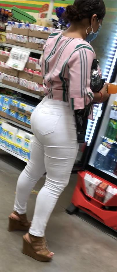 25P BIG ASS IN WHITE JEANS