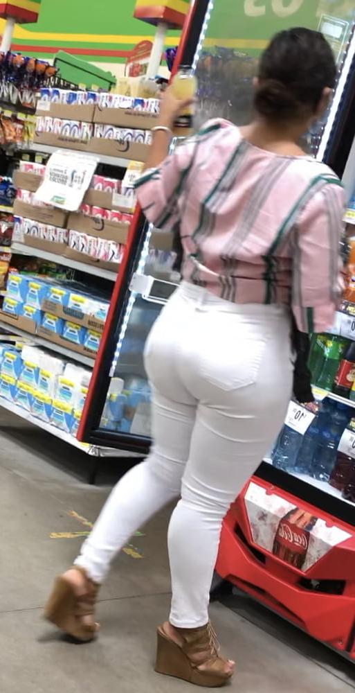 25P BIG ASS IN WHITE JEANS