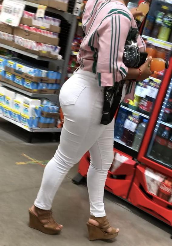 25P BIG ASS IN WHITE JEANS