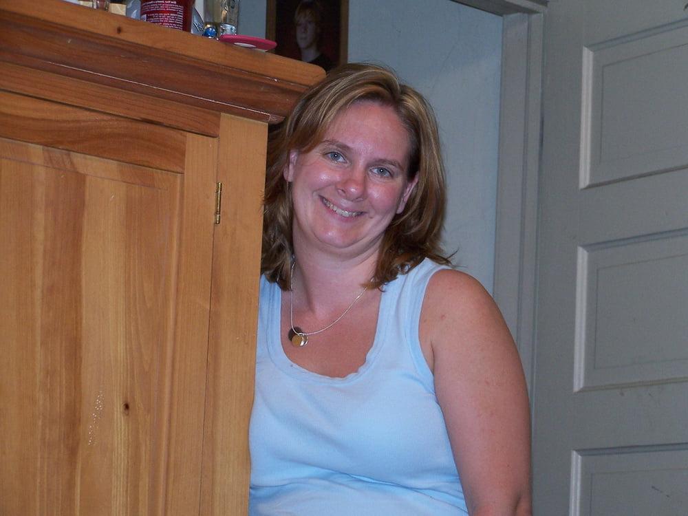 25P 5. Kansas wife poses for exposure.