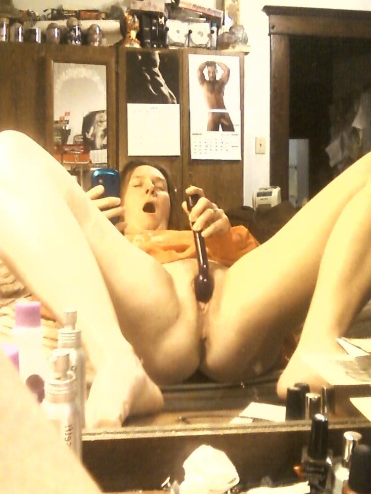 25P 5. Kansas wife poses for exposure.