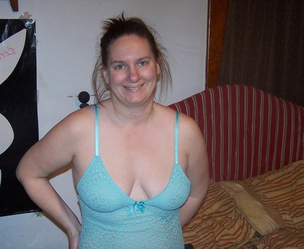 25P 5. Kansas wife poses for exposure.